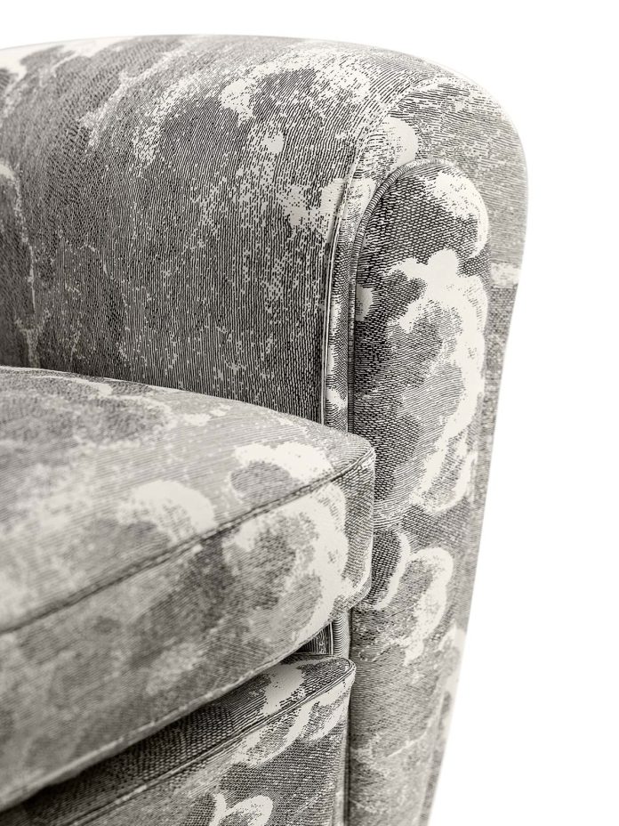 Poltrona Frau和Fornasetti合作的Vanity Fair XC扶手椅