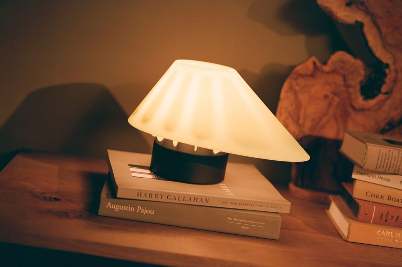 美国灯饰品牌:Bennett为Gantri设计的台灯Ursa Minor