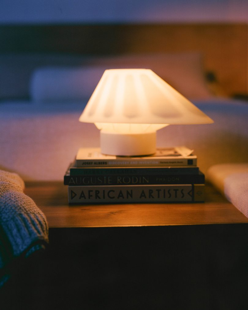 美国灯饰品牌:Bennett为Gantri设计的台灯Ursa Minor