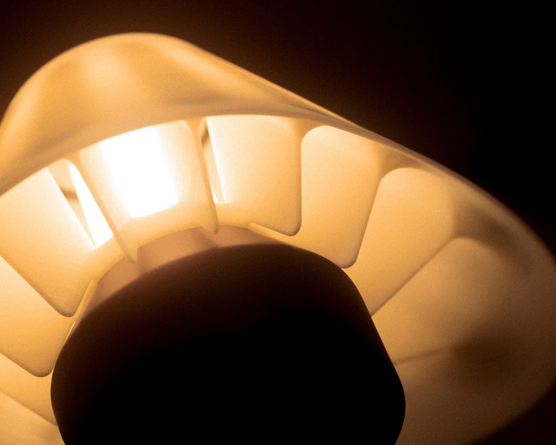 美国灯饰品牌:Bennett为Gantri设计的台灯Ursa Minor