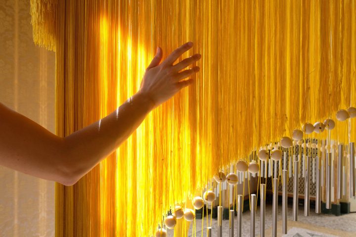 2024米兰设计周：Sara Ricciardi的沉浸式装置“柳树下”