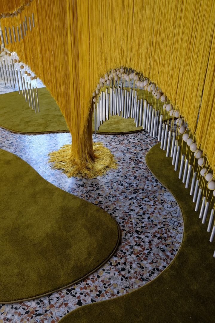2024米兰设计周：Sara Ricciardi的沉浸式装置“柳树下”