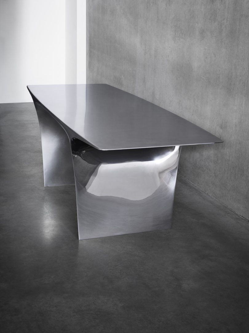 Brodie Neill设计的极简主义办公桌Atmos