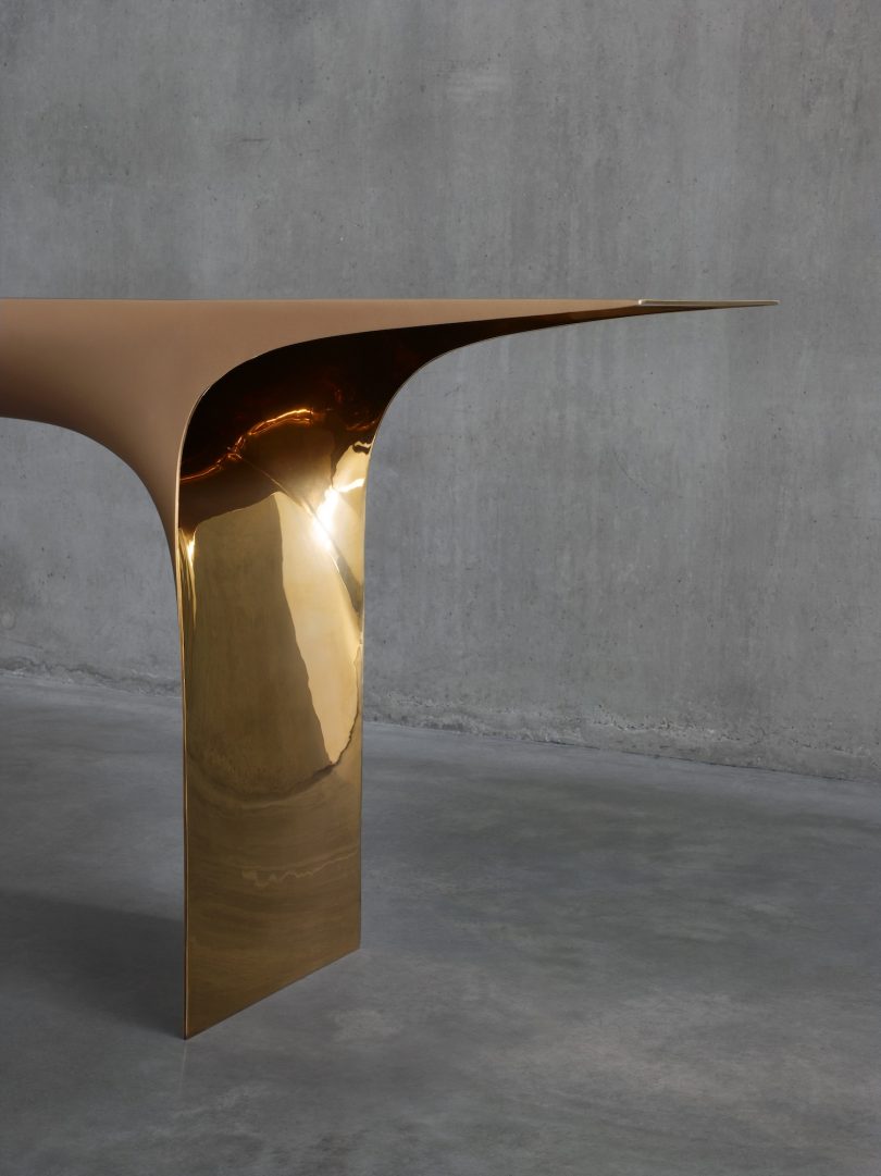 Brodie Neill设计的极简主义办公桌Atmos