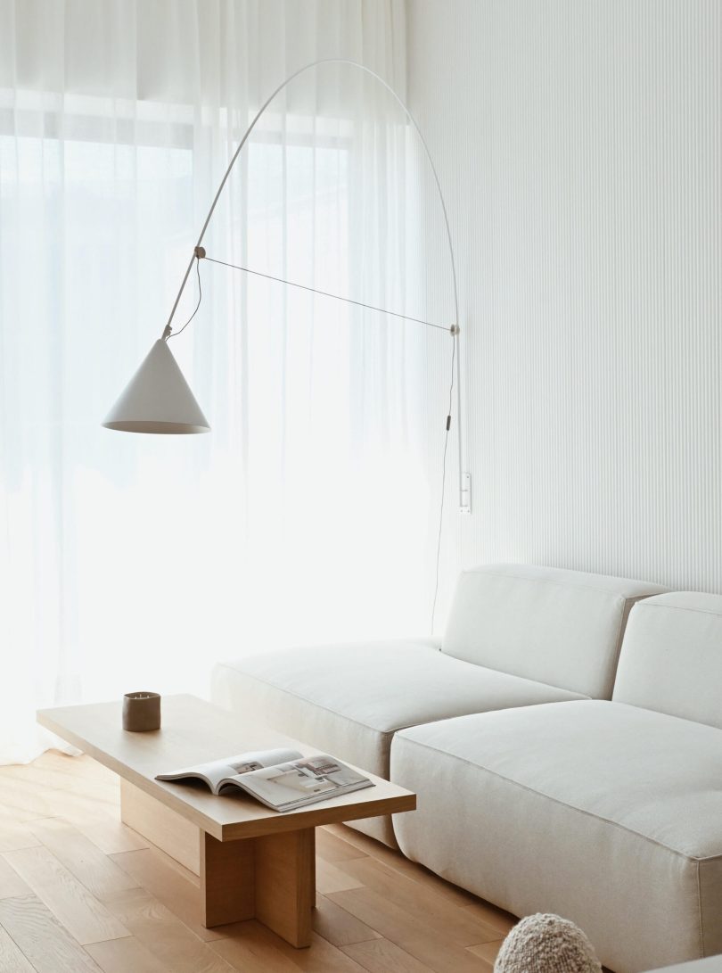 Robert-Eugen Dumitru设计的极简主义公寓M111