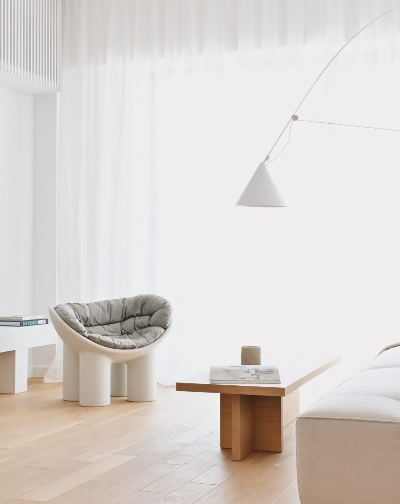 Robert-Eugen Dumitru设计的极简主义公寓M111