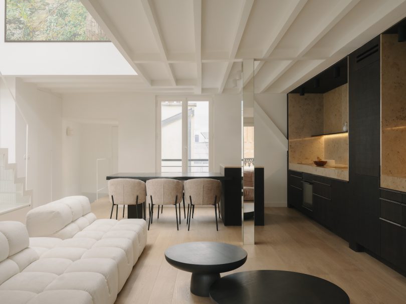 由Studiokokumi设计的极简主义公寓Navarin Apartment