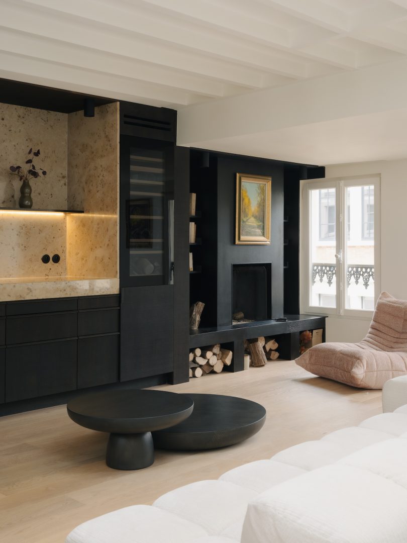 由Studiokokumi设计的极简主义公寓Navarin Apartment