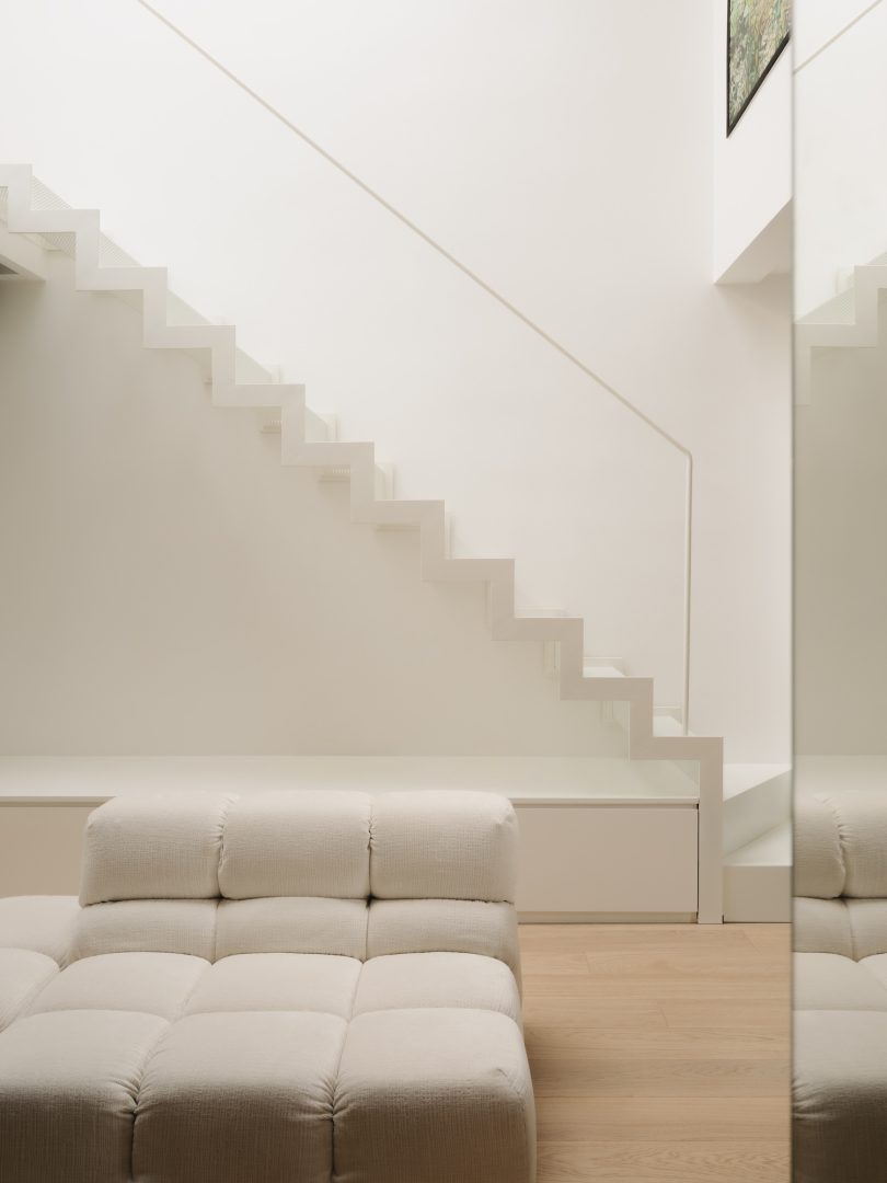 由Studiokokumi设计的极简主义公寓Navarin Apartment