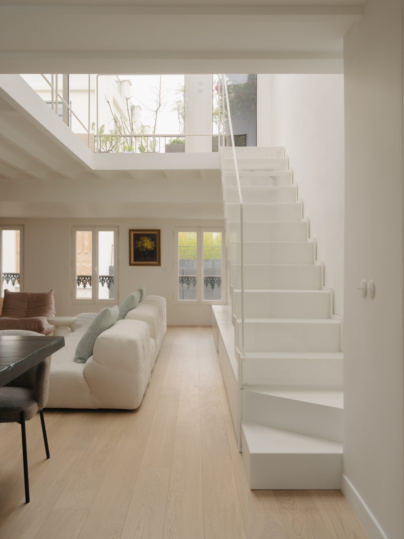 由Studiokokumi设计的极简主义公寓Navarin Apartment