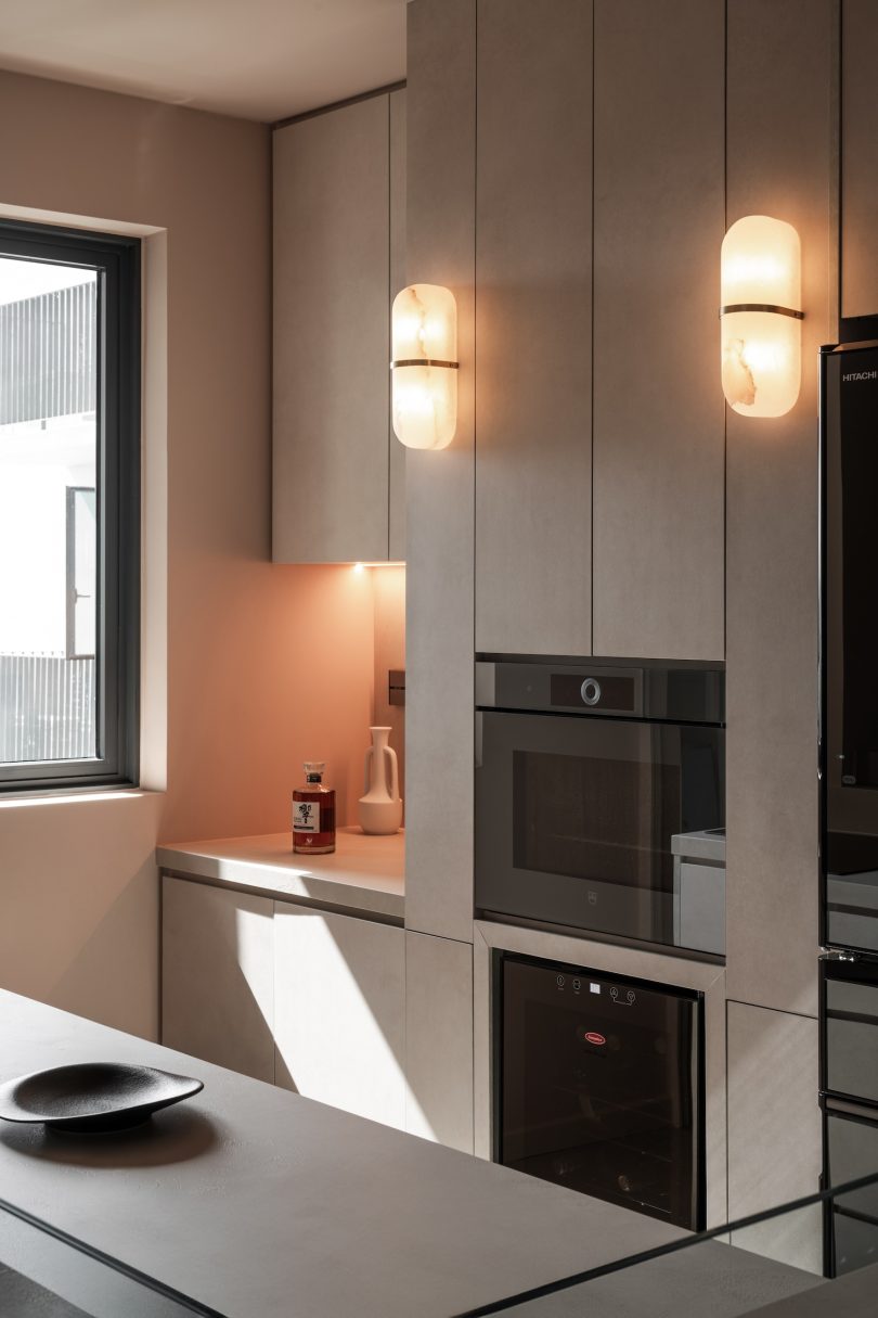 由Haus Office设计的极简主义空间Show Haus