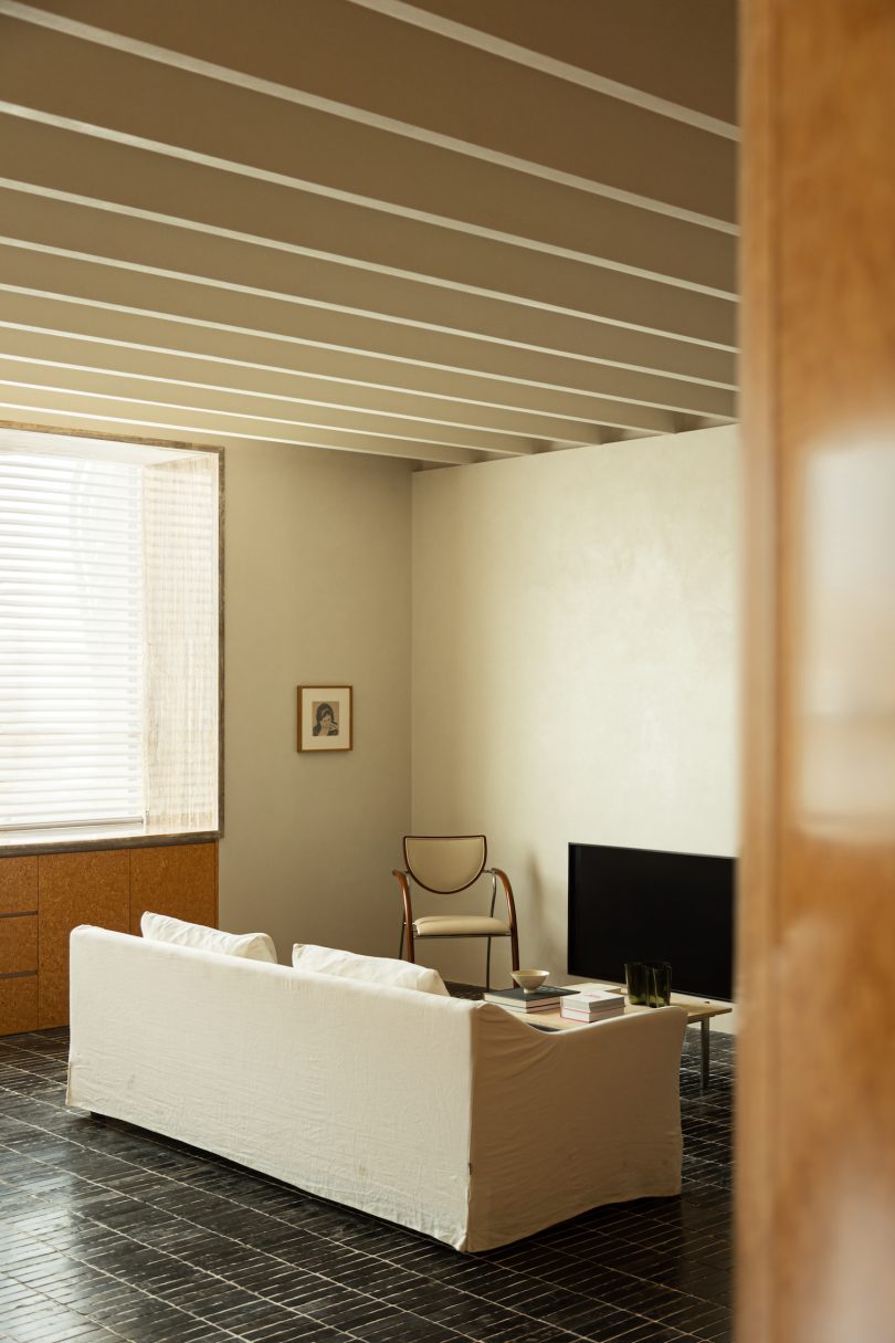 由XYH Design设计的极简主义空间Yueji Yoga