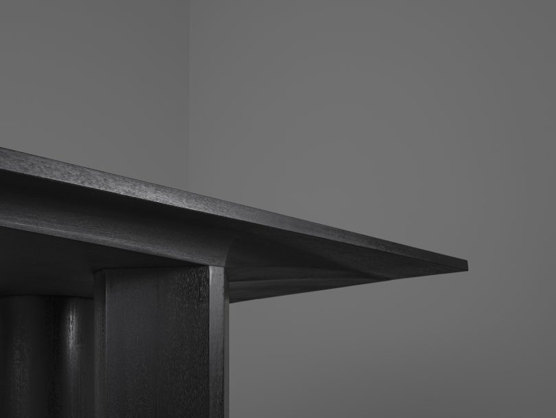 Studiokhachatryan设计的极简主义桌子CORPS