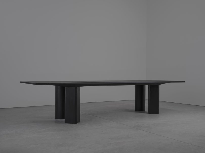 Studiokhachatryan设计的极简主义桌子CORPS