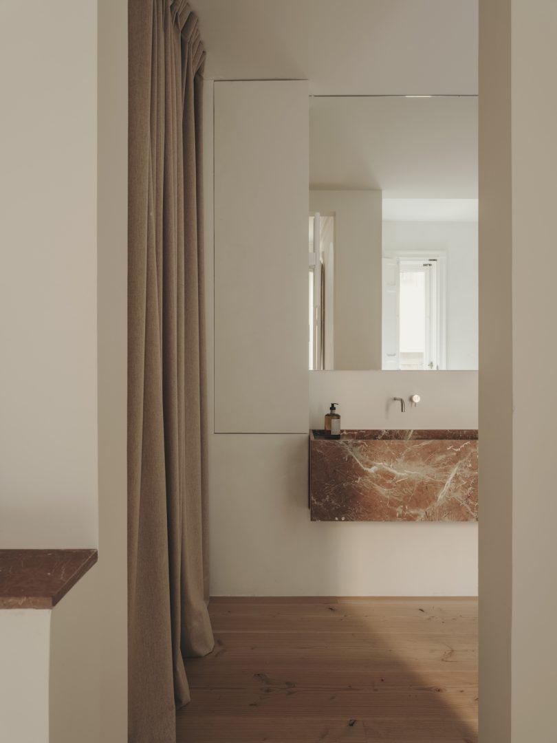 由Plantea Estudio设计的极简主义住宅Casa DH