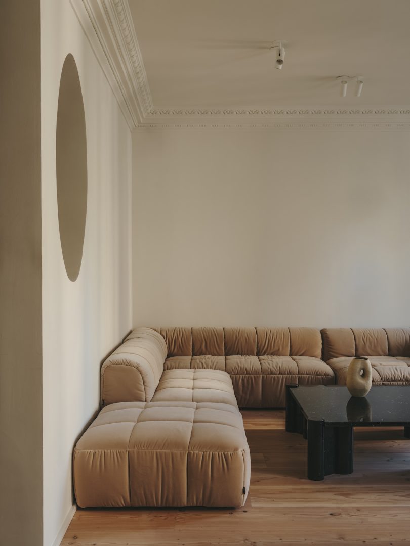 由Plantea Estudio设计的极简主义住宅Casa DH