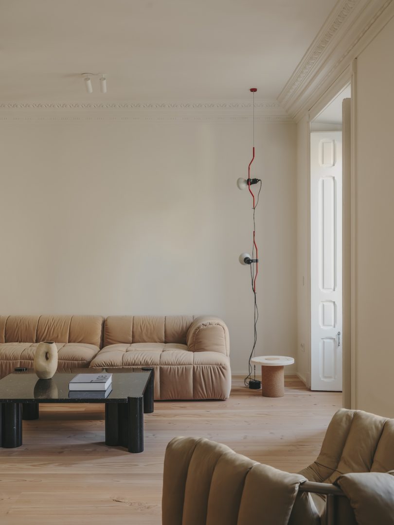 由Plantea Estudio设计的极简主义住宅Casa DH