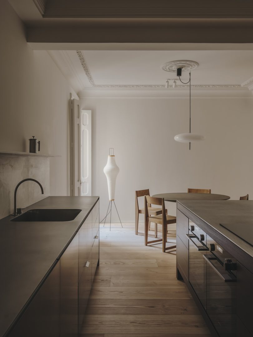 由Plantea Estudio设计的极简主义住宅Casa DH