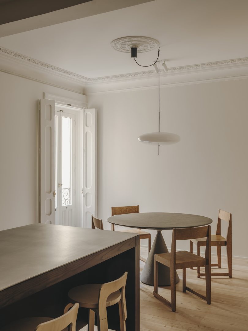 由Plantea Estudio设计的极简主义住宅Casa DH