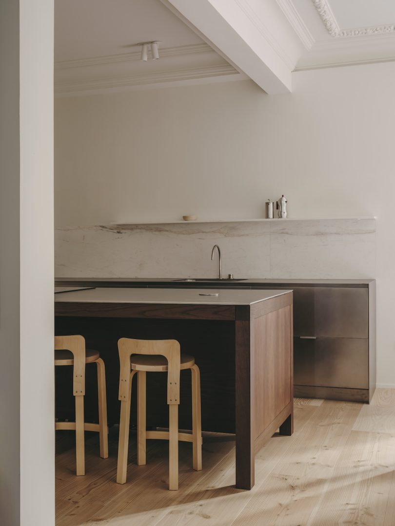 由Plantea Estudio设计的极简主义住宅Casa DH