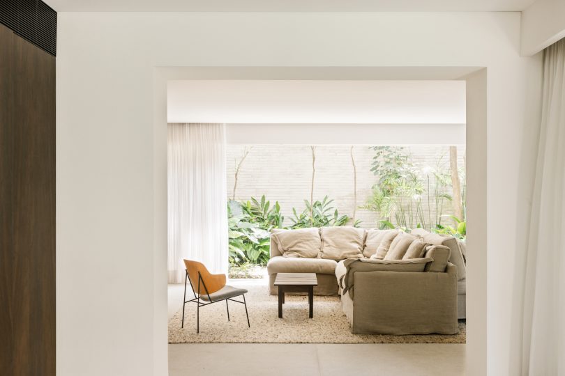 由Felipe Hess Arquitetos设计的简约住宅Casa Elisa