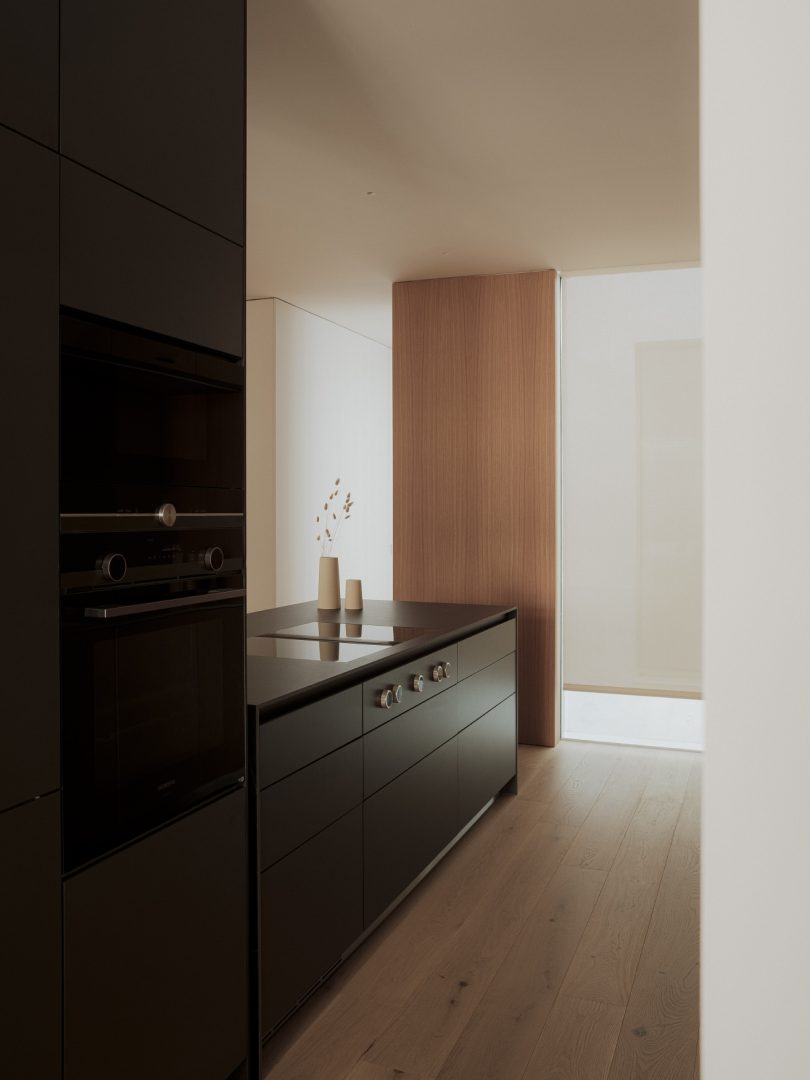 NOS Arquitectura设计的极简住宅Downtown House