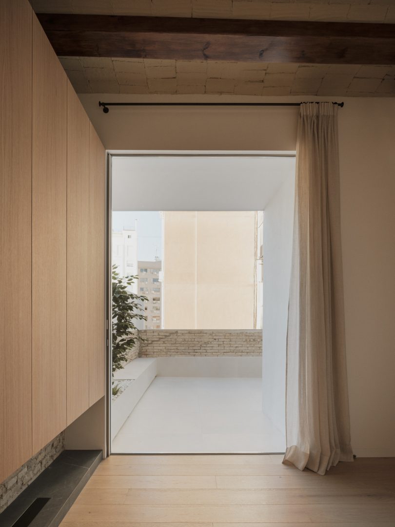 NOS Arquitectura设计的极简住宅Downtown House