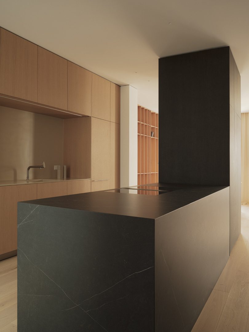 NOS Arquitectura设计的极简住宅Downtown House