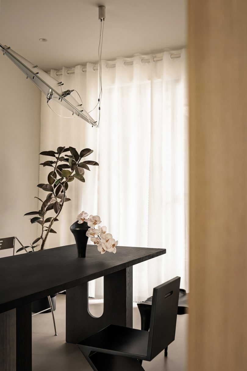 TOATA Design设计的极简主义住宅Light Symphony