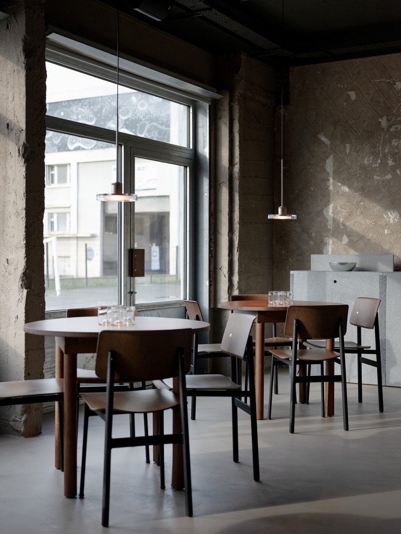 由Marsollier Villacorta设计的极简主义餐厅Otonali