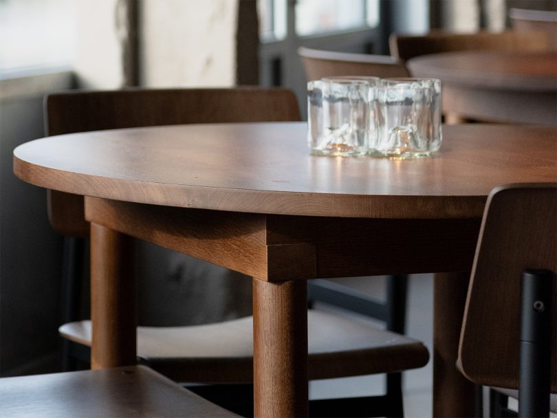 由Marsollier Villacorta设计的极简主义餐厅Otonali