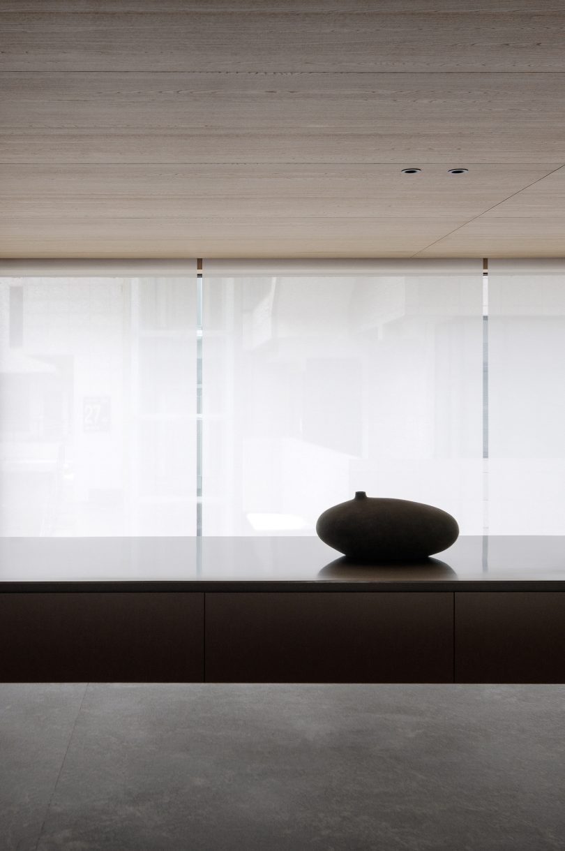 由MOOI TIMELESS设计的极简空间SIILI Studio