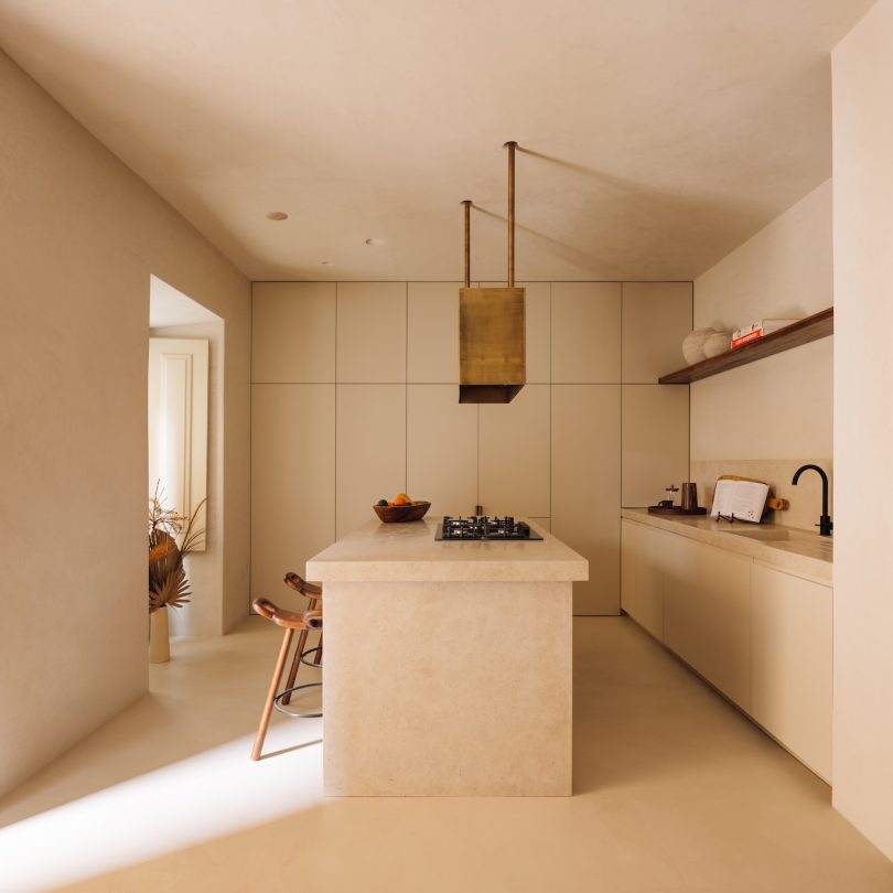 Studio Gameiro设计的极简公寓Vault Apartment