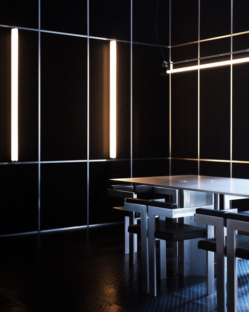 KAIA和GSL Works设计的极简照明The Empyrean
