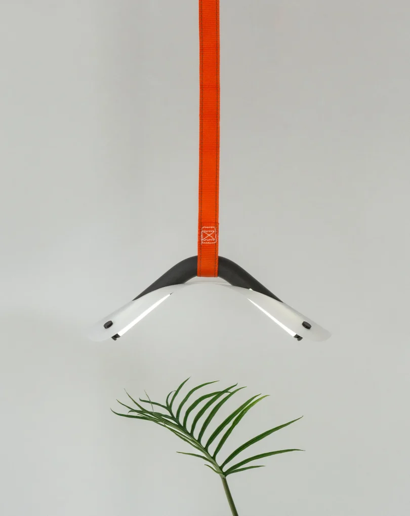 由Wenyu Du设计的极简风格灯具Flexy Lamp