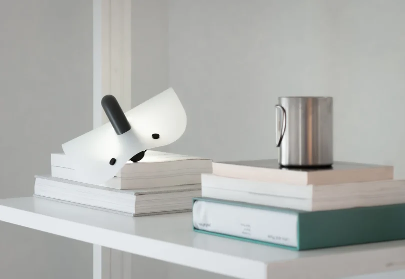 由Wenyu Du设计的极简风格灯具Flexy Lamp