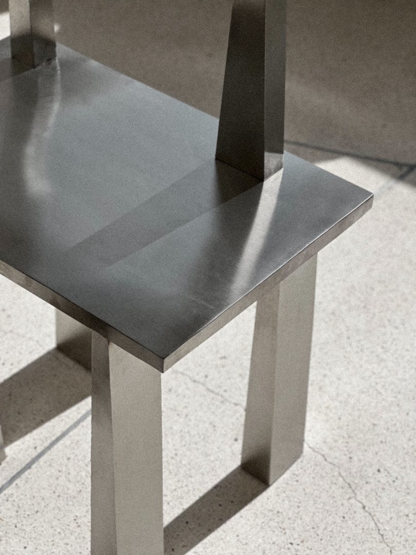 Studio Naibú设计的极简风格的椅子Le Mautu