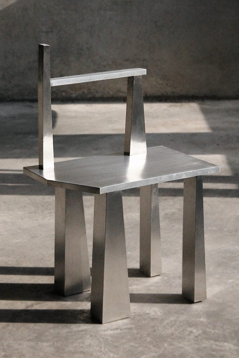 Studio Naibú设计的极简风格的椅子Le Mautu