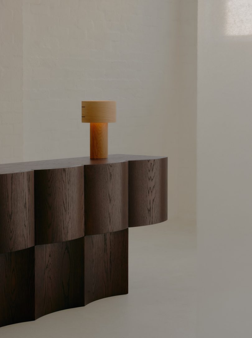 由Sabu Studio设计的极简风格的橱柜Lune Cabinet