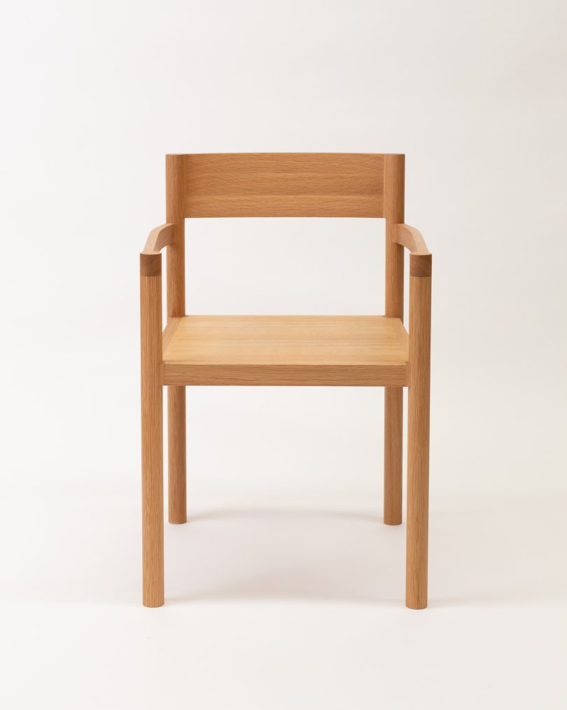 Ted Synnott设计的极简风格的椅子Otama Chair