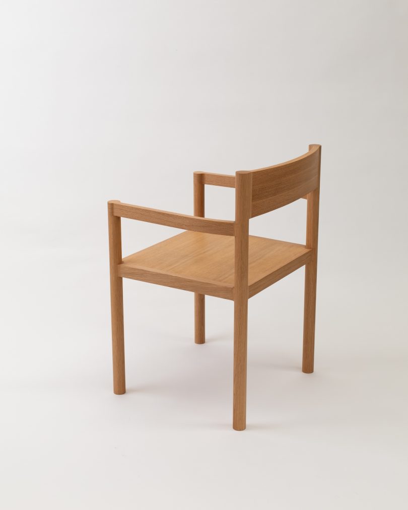 Ted Synnott设计的极简风格的椅子Otama Chair