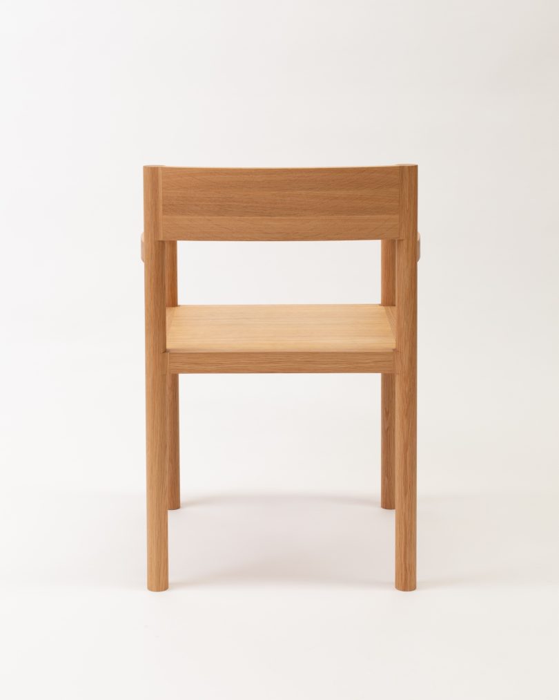 Ted Synnott设计的极简风格的椅子Otama Chair