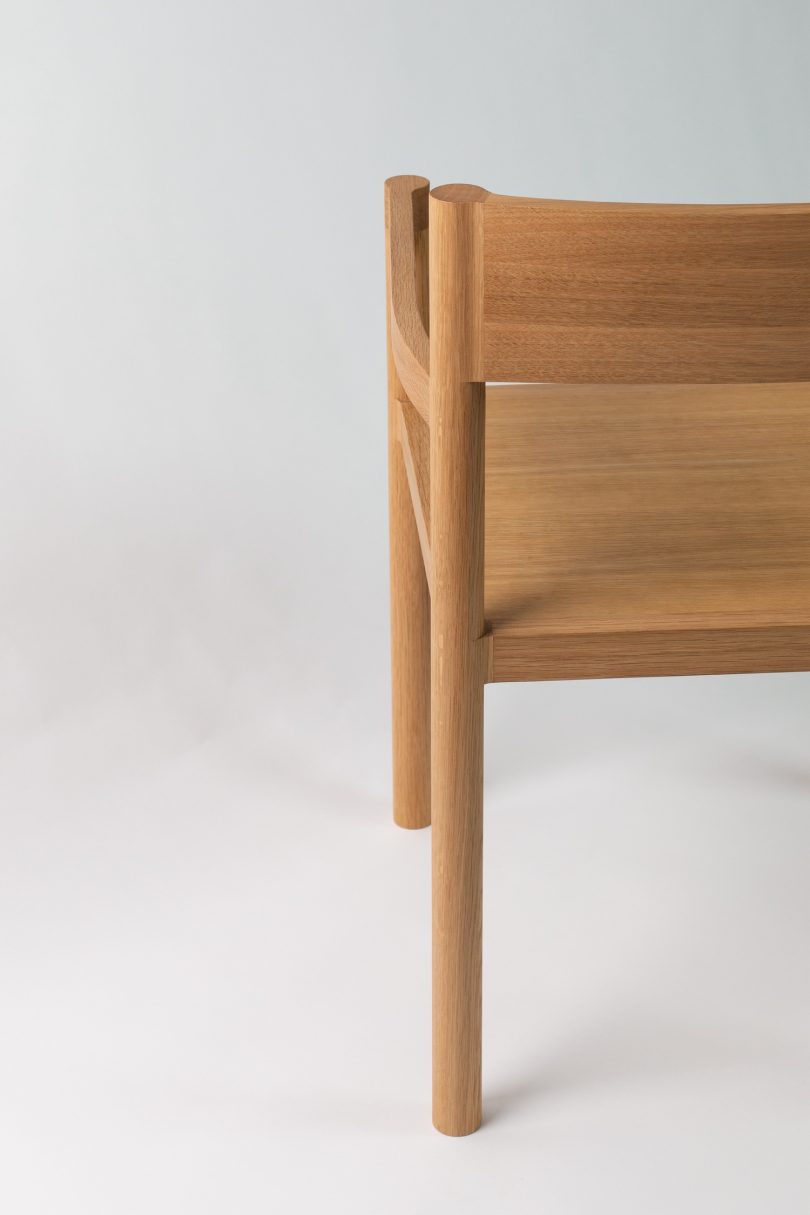 Ted Synnott设计的极简风格的椅子Otama Chair