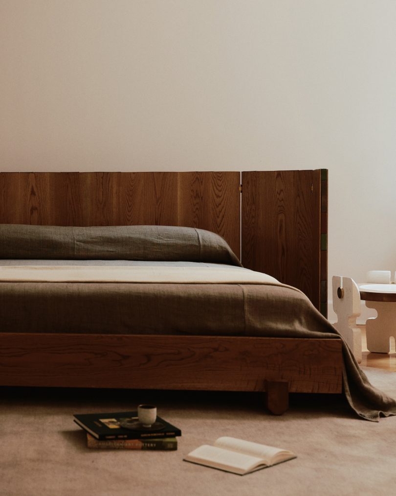 由Danny Kaplan设计的极简主义床Paravent Bed