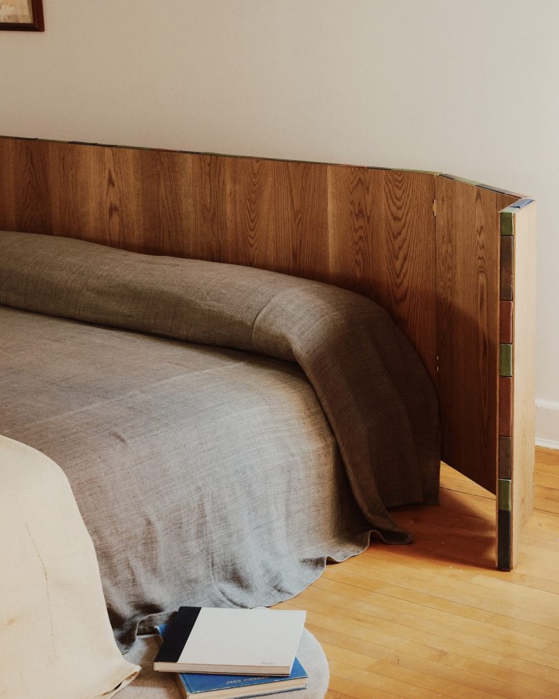 由Danny Kaplan设计的极简主义床Paravent Bed