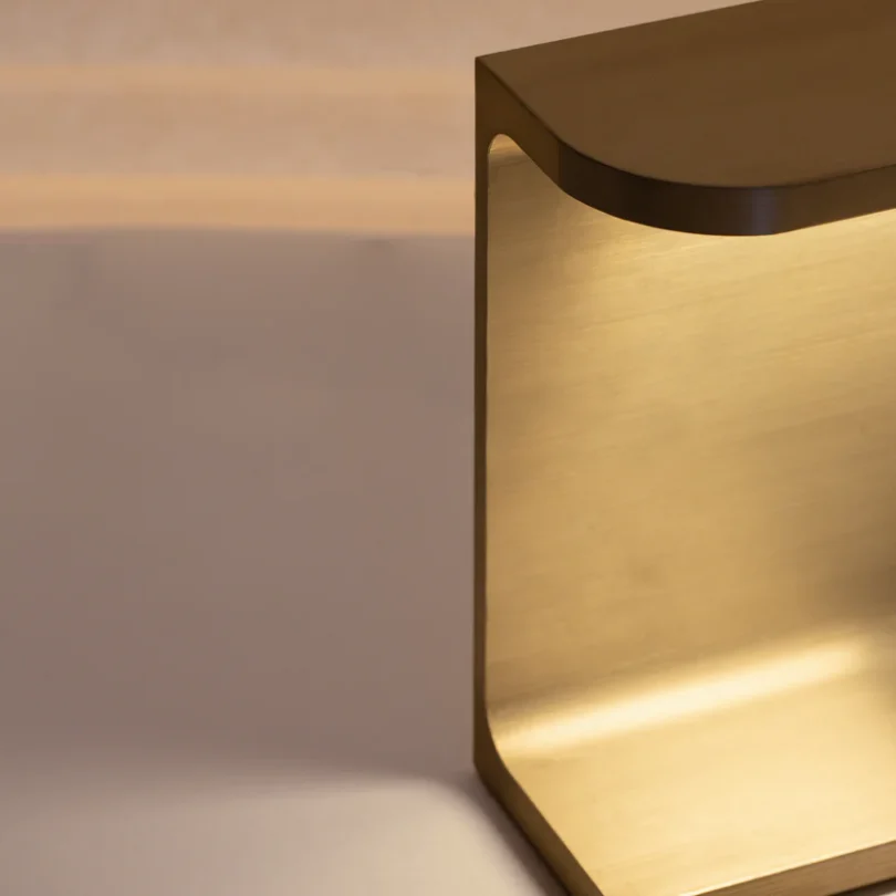 PARCTA设计的极简灯具The Standard Lamp Collection