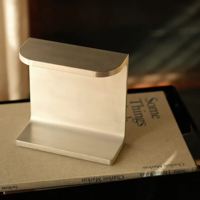 PARCTA设计的极简灯具The Standard Lamp Collection