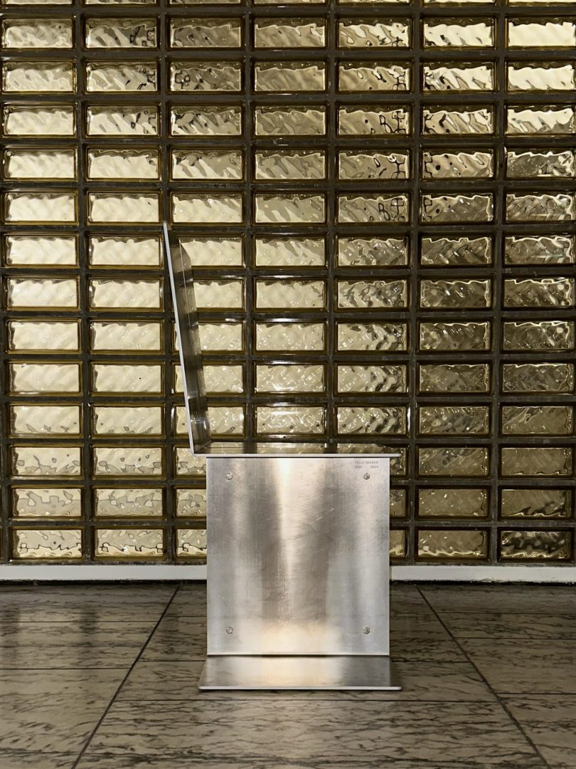 Pelle Dekker设计极简主义椅子Aluminium Chair