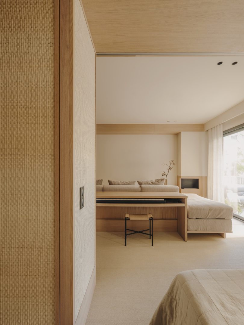 Miriam Barrio设计的极简主义公寓Captain Arenas