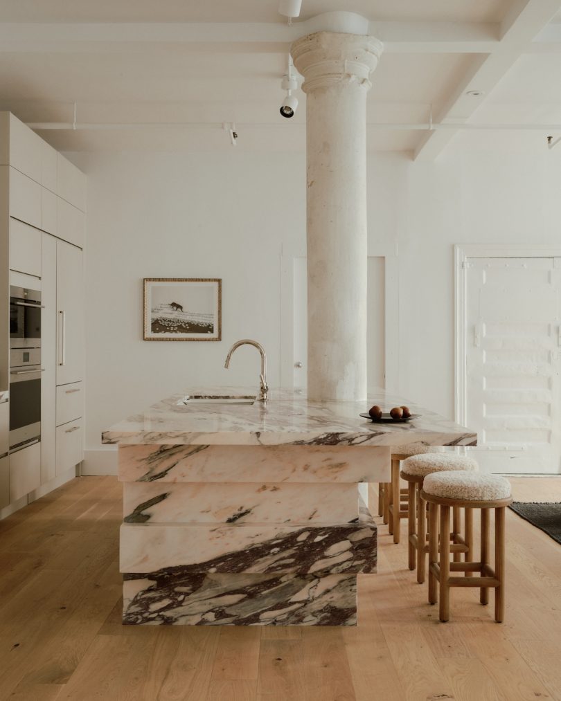 Cojot Designs设计的极简主义公寓Flatiron Apartment